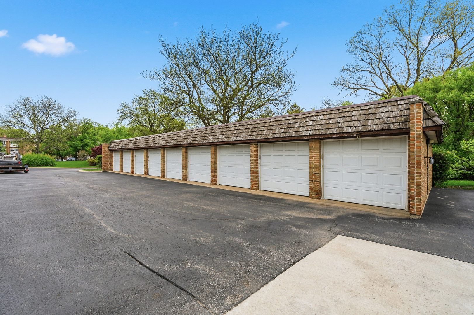 320 Claymoor Road #1C, Hinsdale, IL 60521