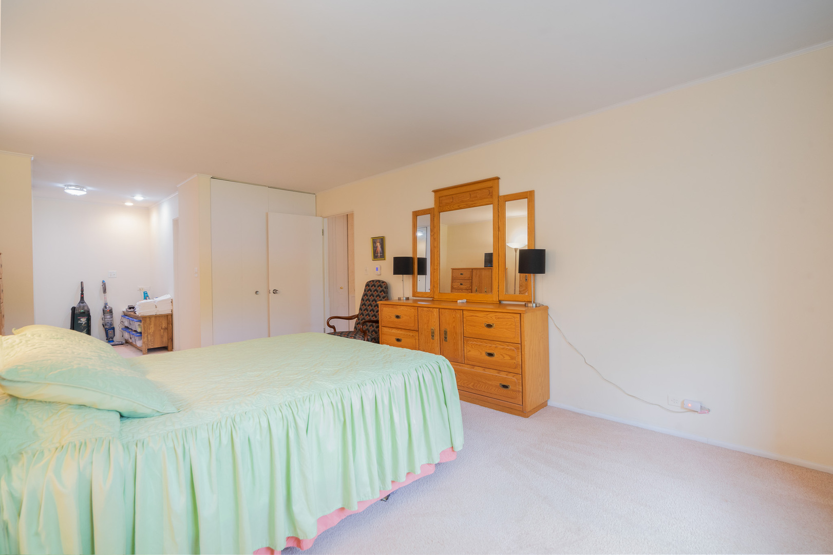 320 Claymoor Road #1C, Hinsdale, IL 60521