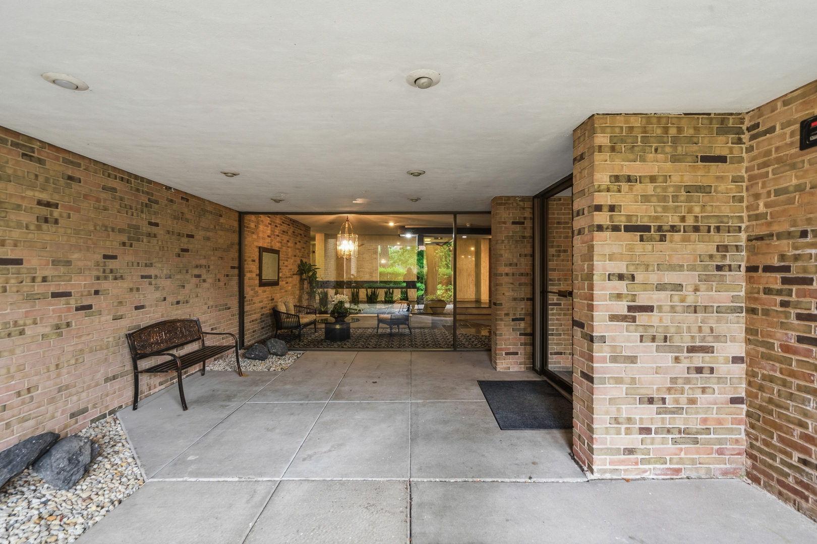 320 Claymoor Road #1C, Hinsdale, IL 60521