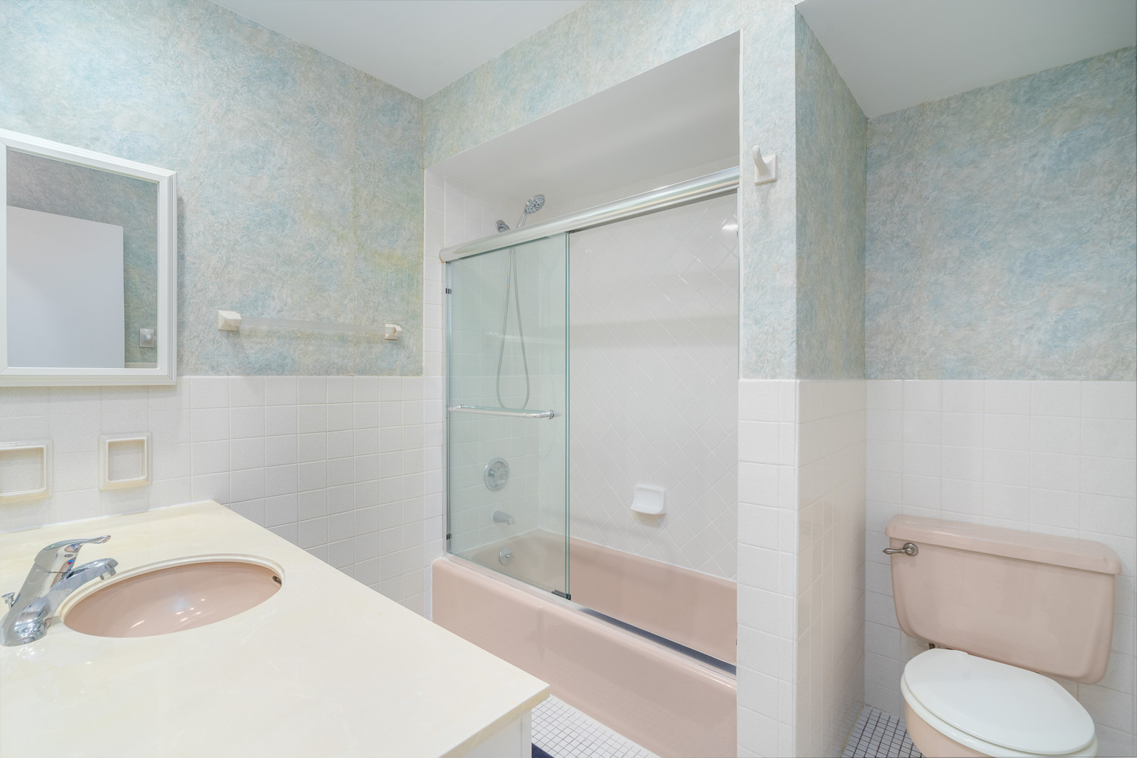 320 Claymoor Road #1C, Hinsdale, IL 60521