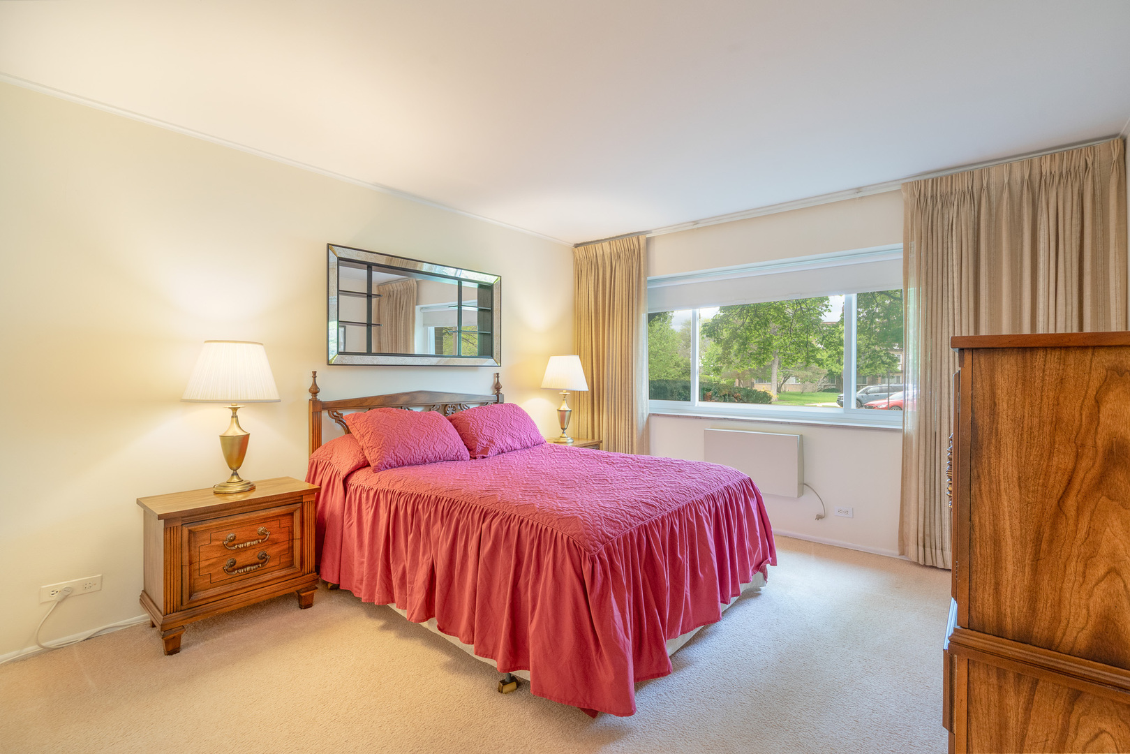 320 Claymoor Road #1C, Hinsdale, IL 60521