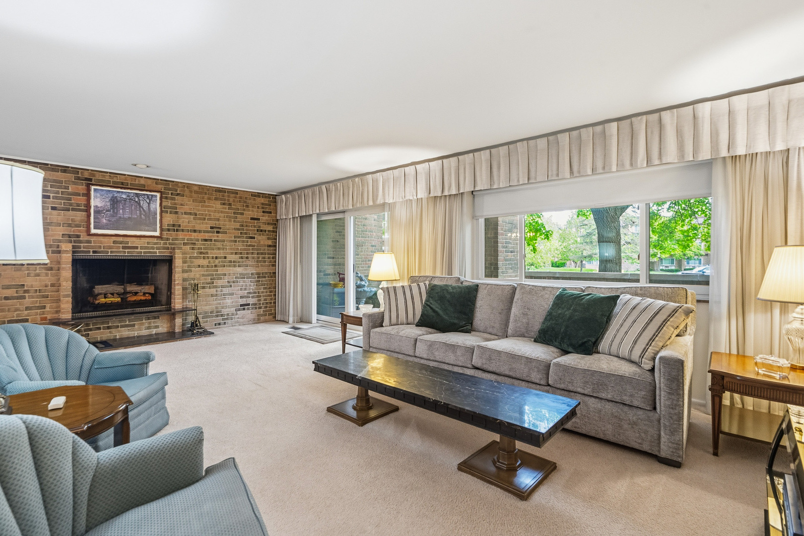 320 Claymoor Road #1C, Hinsdale, IL 60521