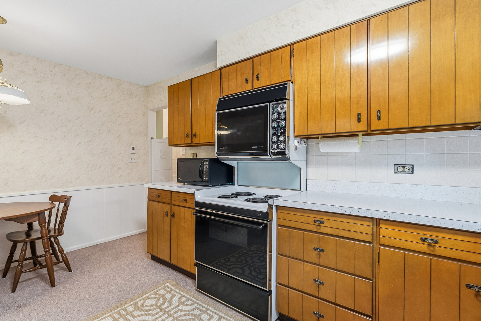 320 Claymoor Road #1C, Hinsdale, IL 60521