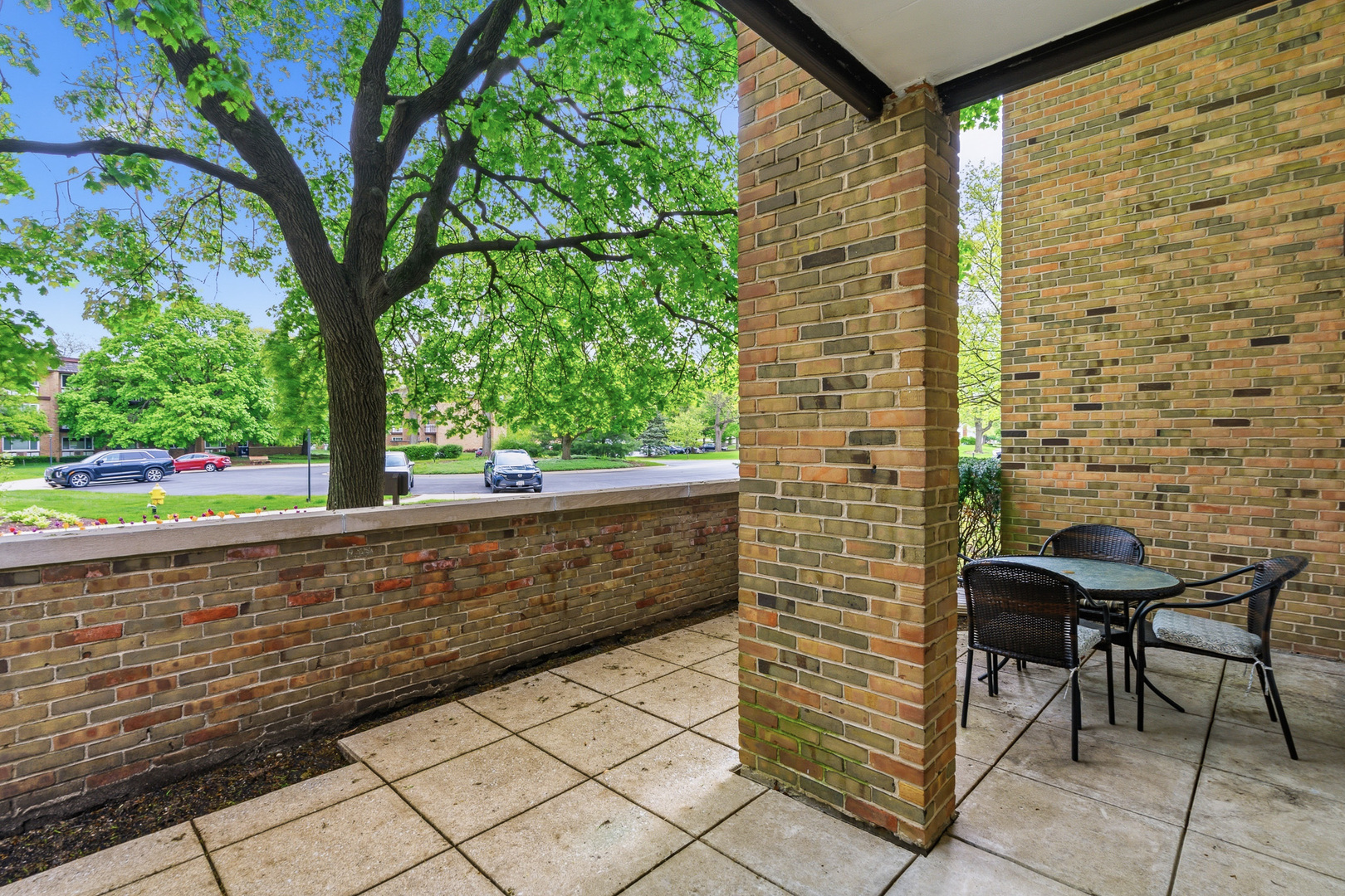 320 Claymoor Road #1C, Hinsdale, IL 60521