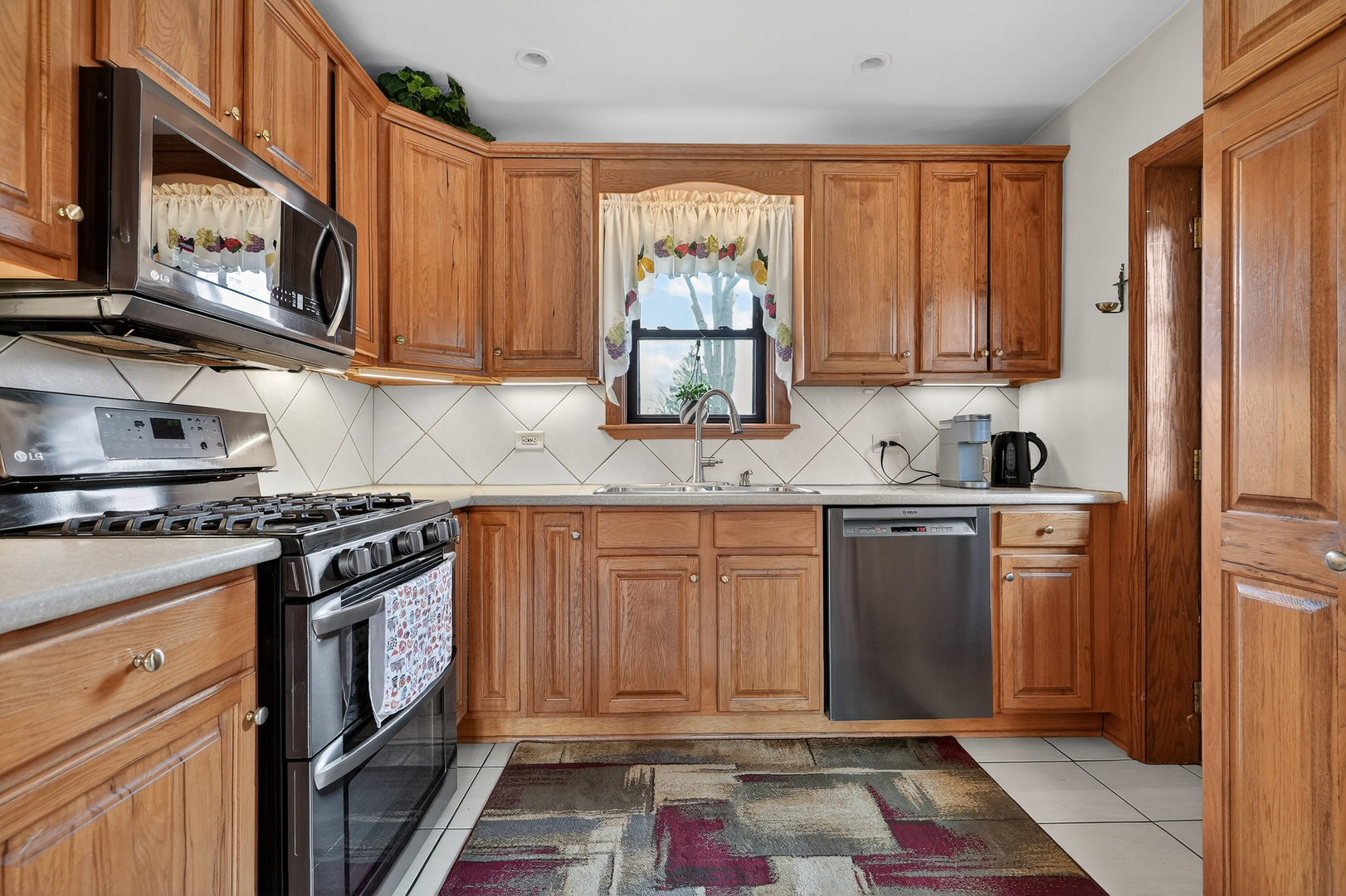 8021 S Lavergne Avenue, Burbank, IL 60459