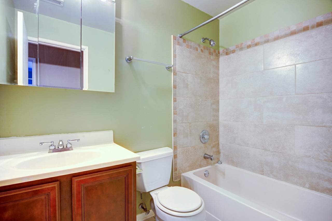 2260 Abbeywood Drive #F, Lisle, IL 60532