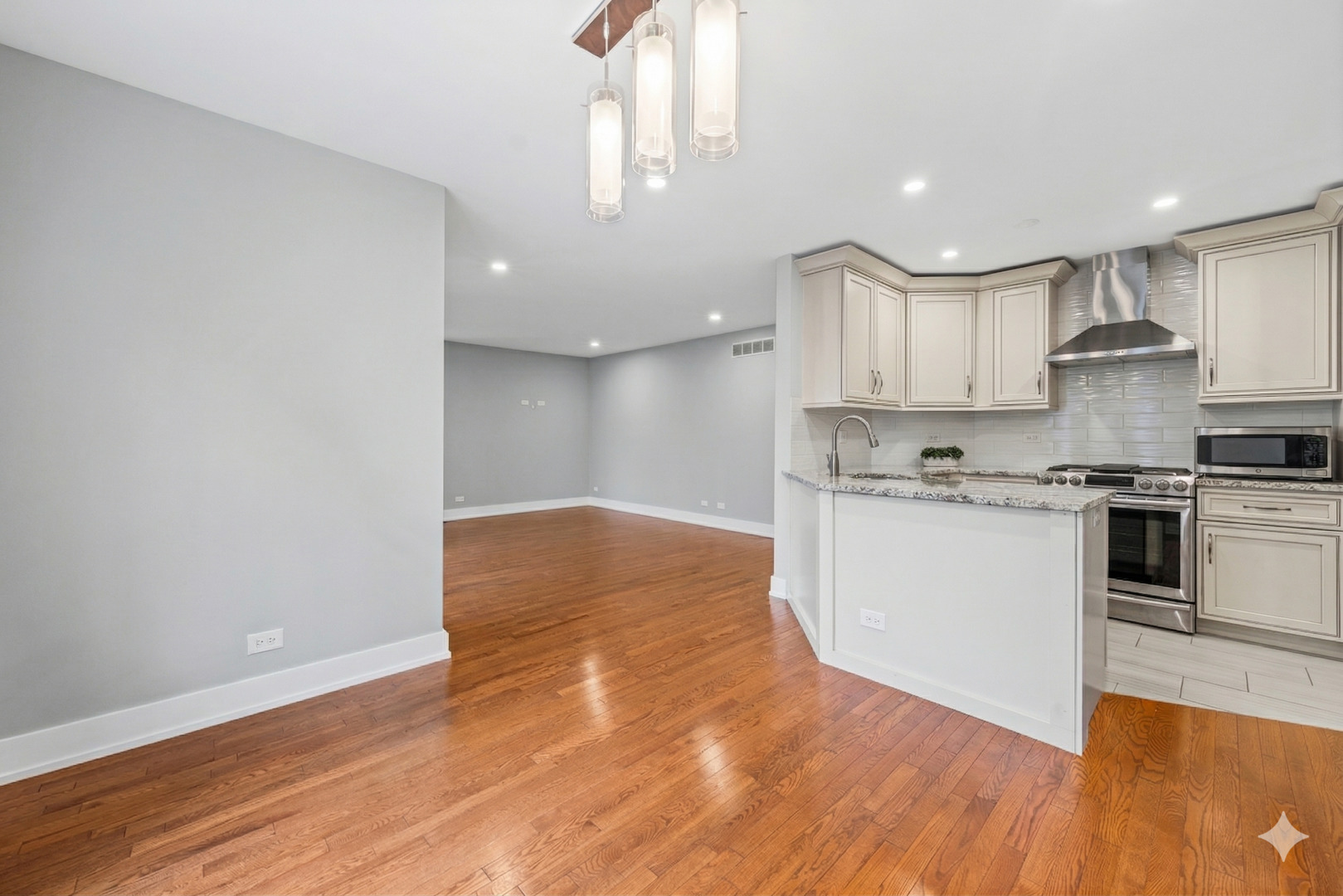 1066 Shermer Road #1066, Glenview, IL 60025