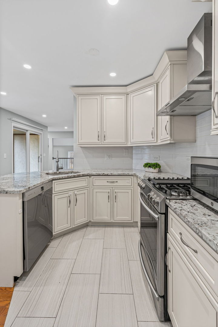 1066 Shermer Road #1066, Glenview, IL 60025