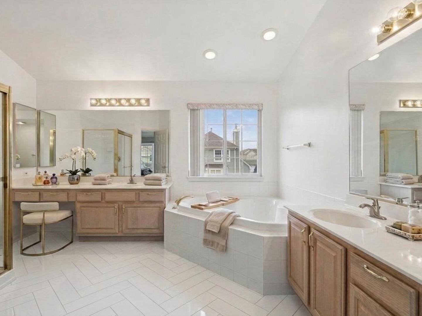 1208 Shetland Drive, Mundelein, IL 60060