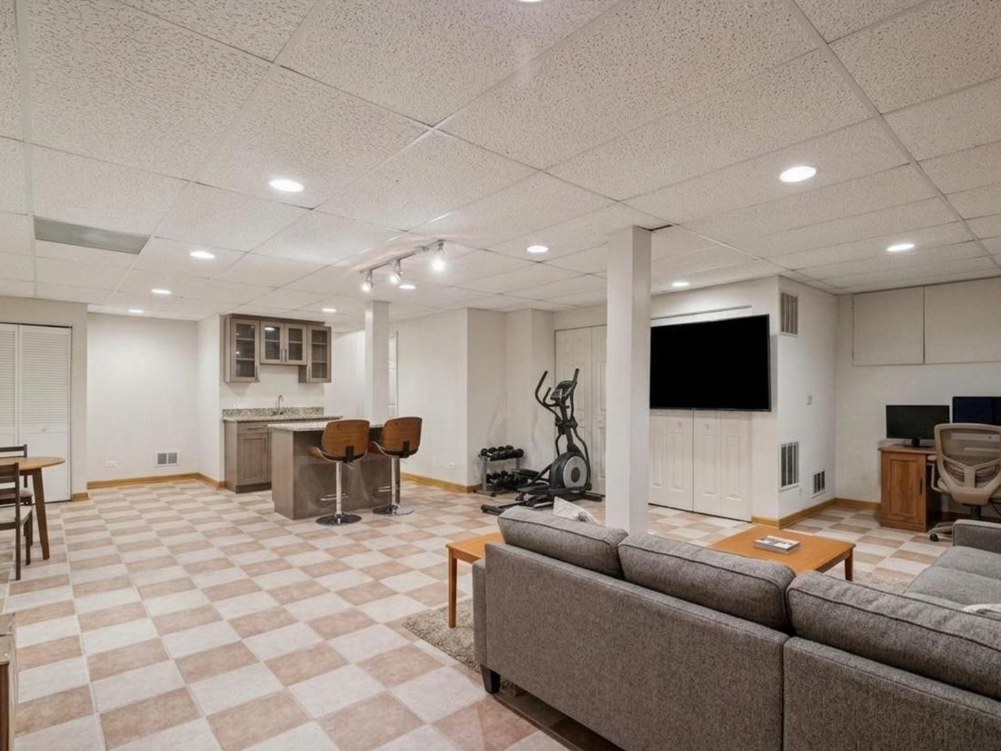 1208 Shetland Drive, Mundelein, IL 60060