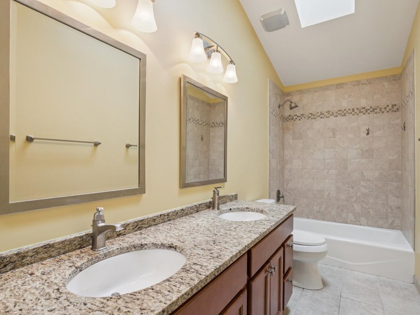 1208 Shetland Drive, Mundelein, IL 60060