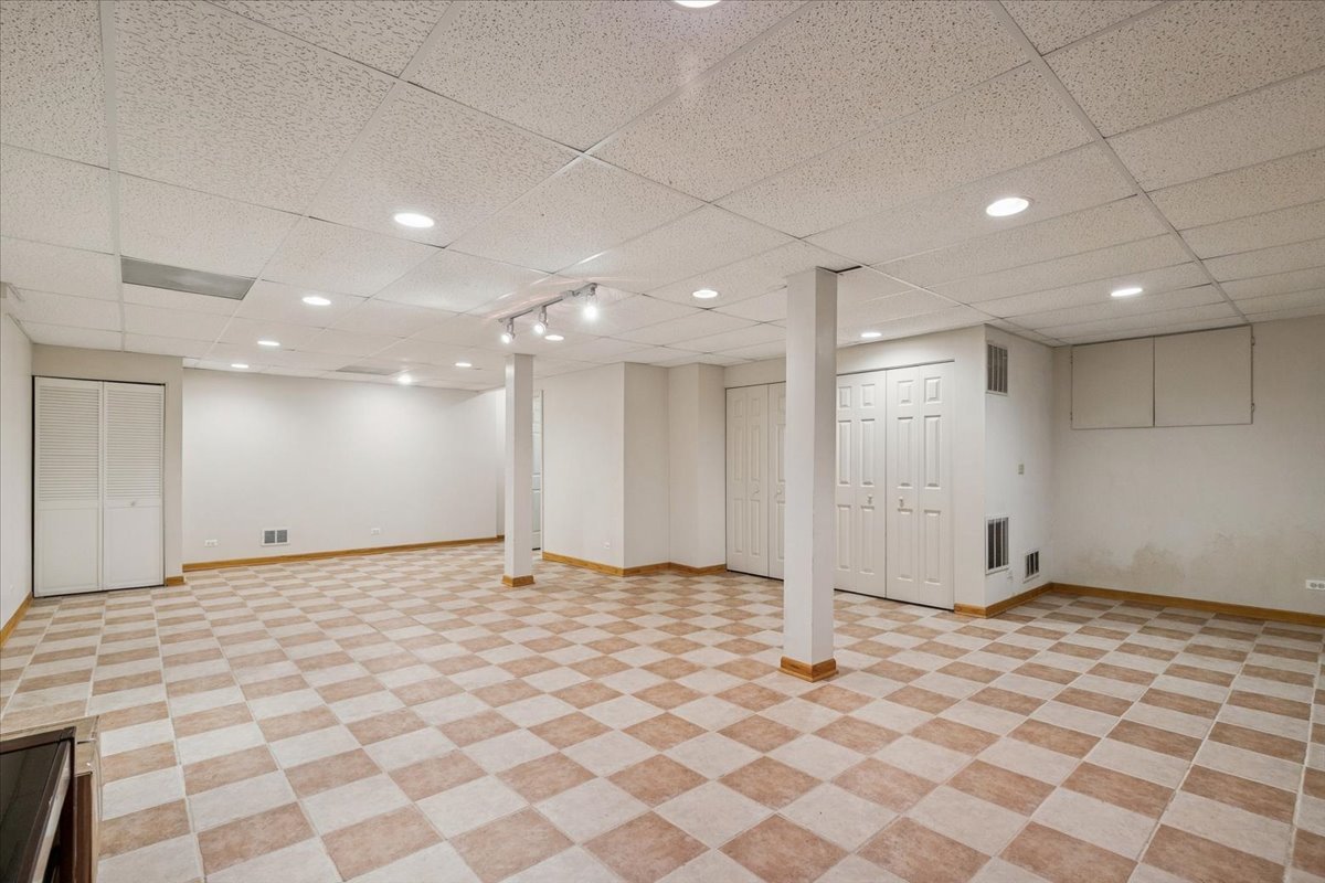 1208 Shetland Drive, Mundelein, IL 60060