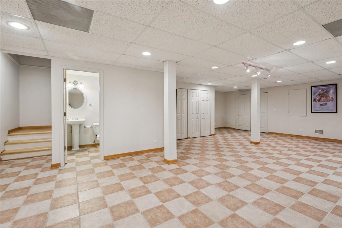 1208 Shetland Drive, Mundelein, IL 60060