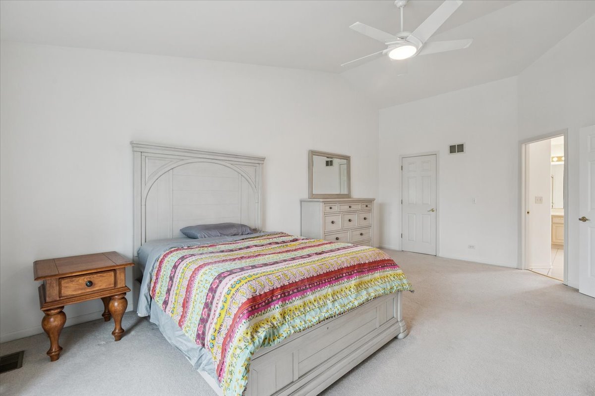 1208 Shetland Drive, Mundelein, IL 60060