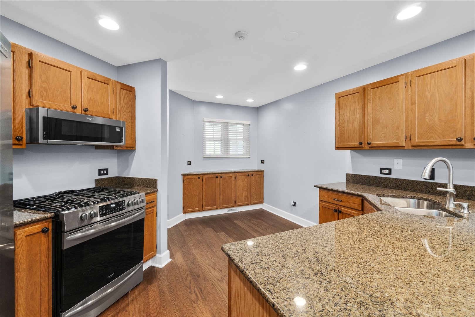 3827 Petra Court, Naperville, IL 60564