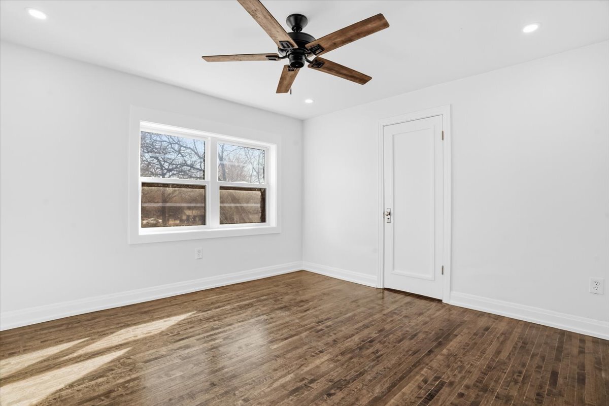 297 E Lakeview Avenue, Round Lake Beach, IL 60073