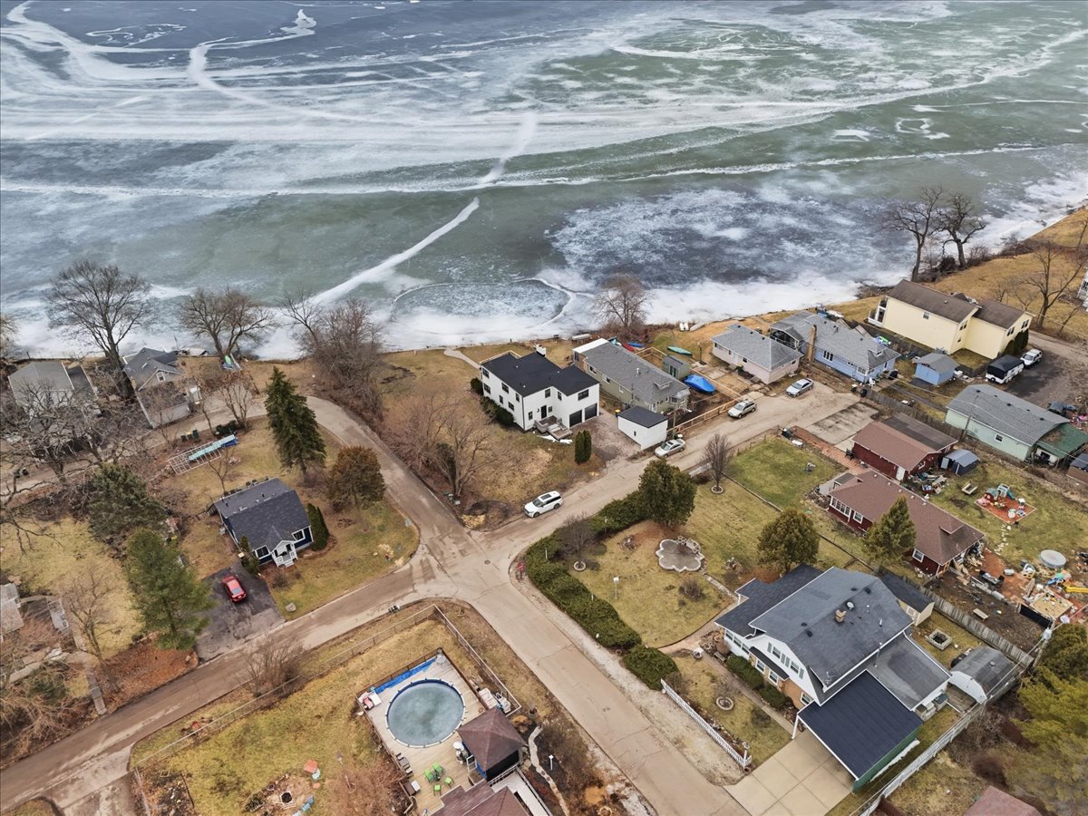 297 E Lakeview Avenue, Round Lake Beach, IL 60073