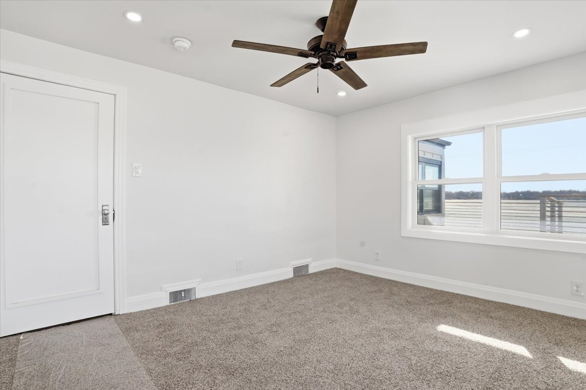 297 E Lakeview Avenue, Round Lake Beach, IL 60073