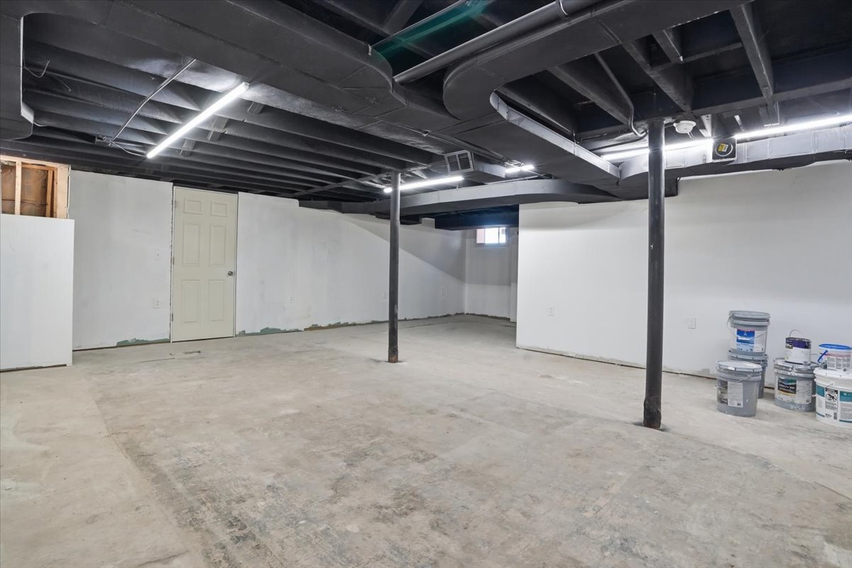 297 E Lakeview Avenue, Round Lake Beach, IL 60073