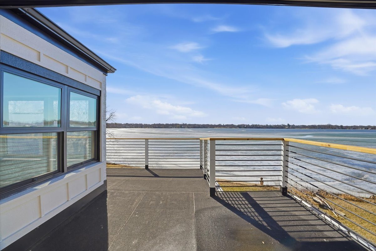 297 E Lakeview Avenue, Round Lake Beach, IL 60073