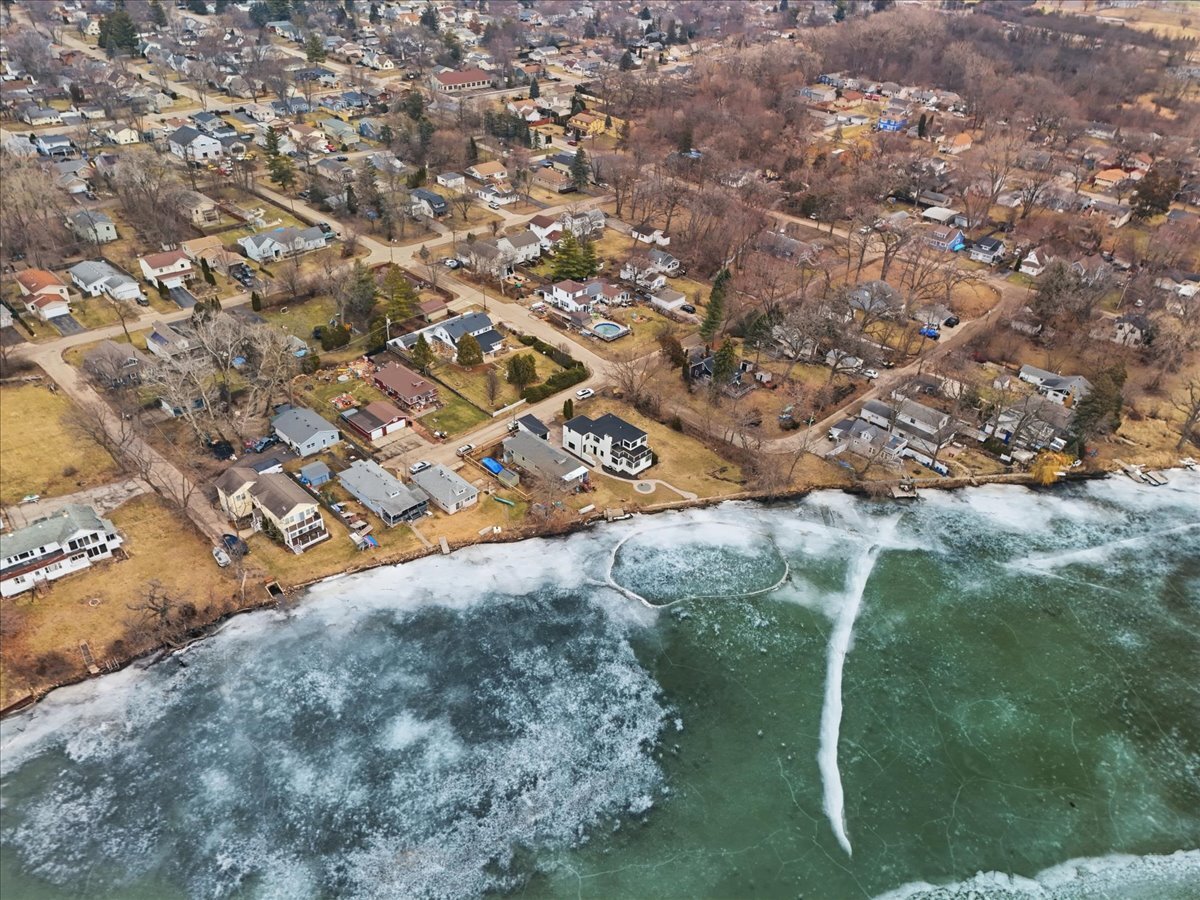 297 E Lakeview Avenue, Round Lake Beach, IL 60073