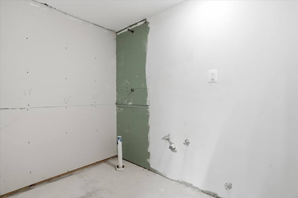 297 E Lakeview Avenue, Round Lake Beach, IL 60073