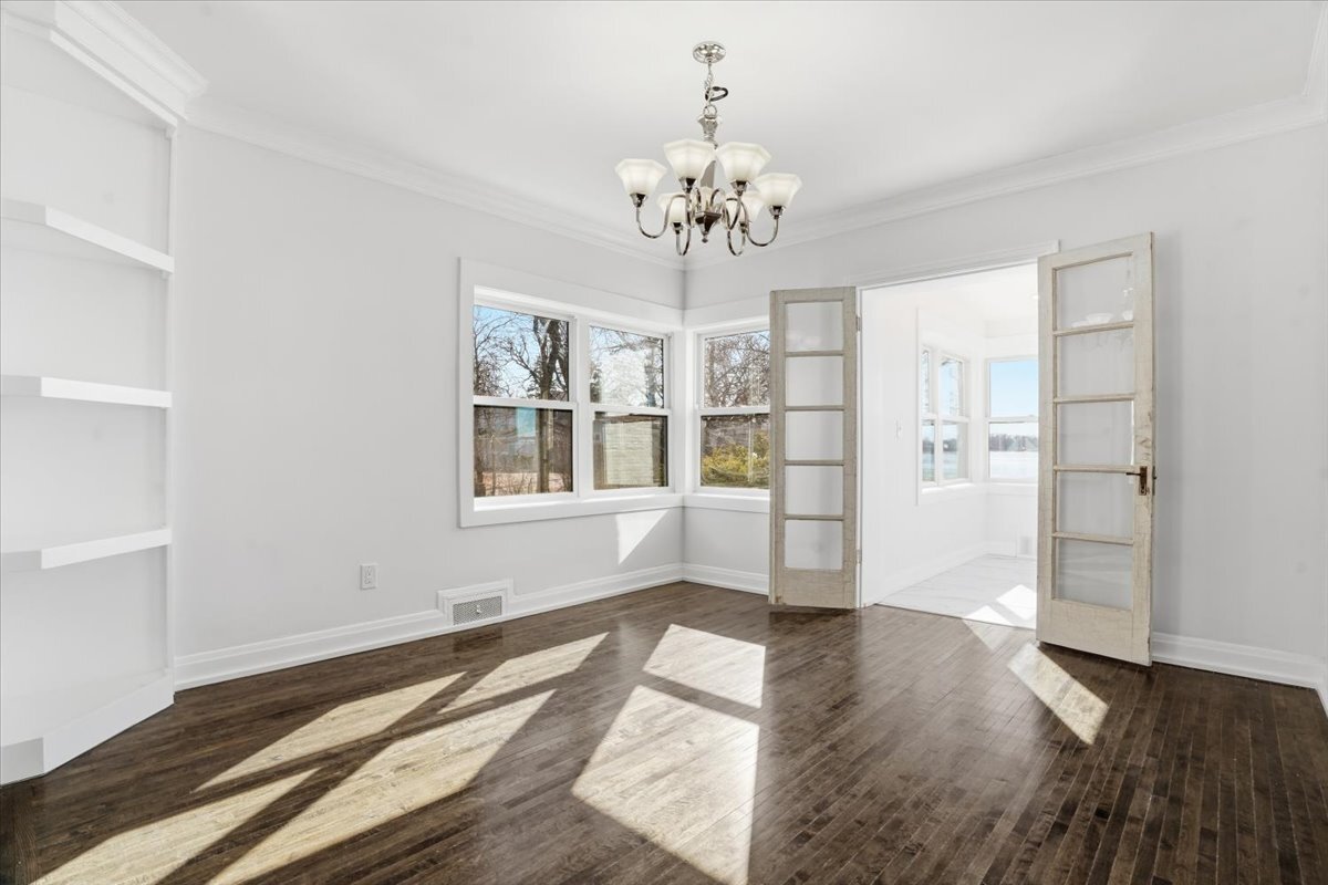 297 E Lakeview Avenue, Round Lake Beach, IL 60073