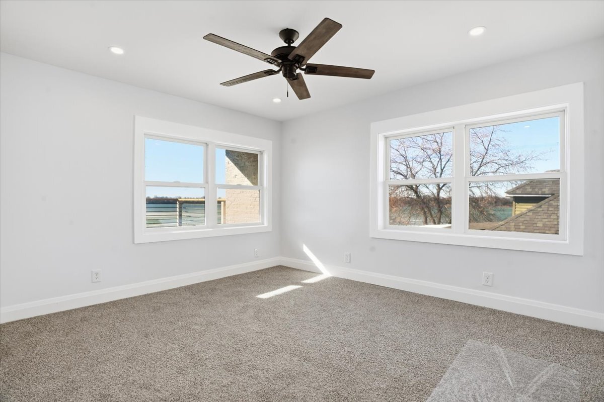 297 E Lakeview Avenue, Round Lake Beach, IL 60073