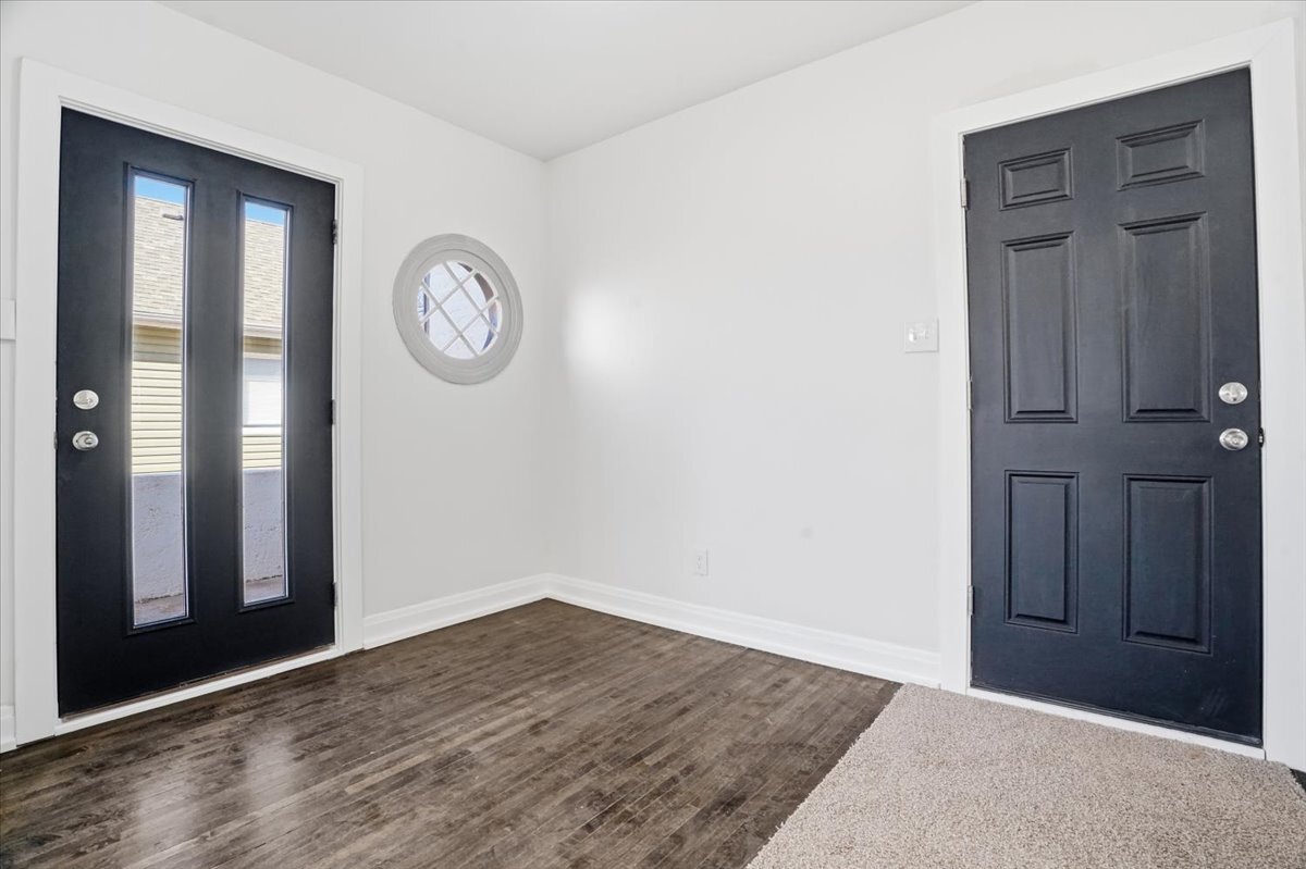 297 E Lakeview Avenue, Round Lake Beach, IL 60073