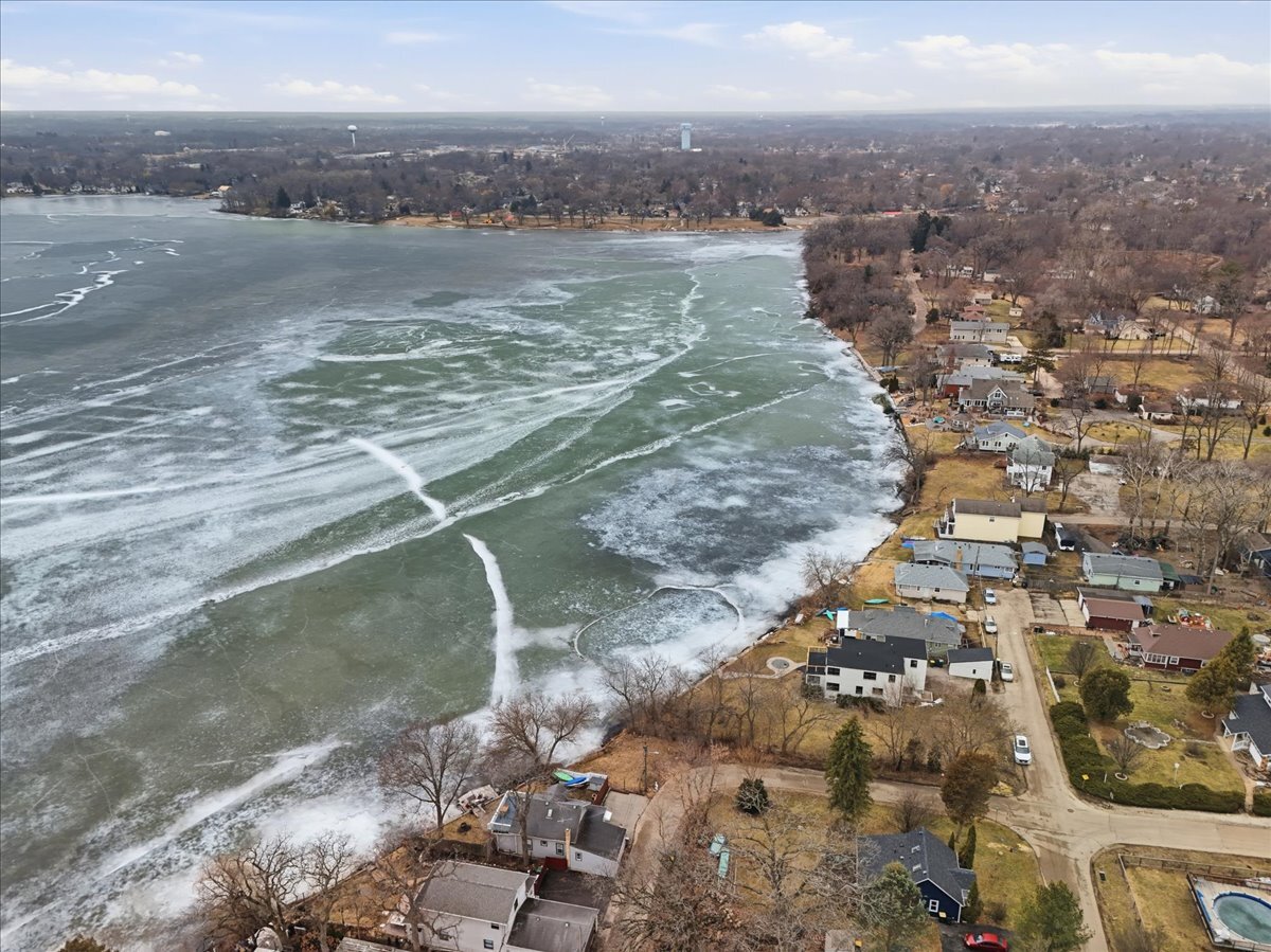 297 E Lakeview Avenue, Round Lake Beach, IL 60073