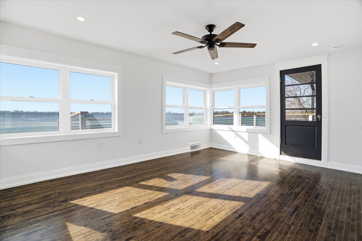 297 E Lakeview Avenue, Round Lake Beach, IL 60073