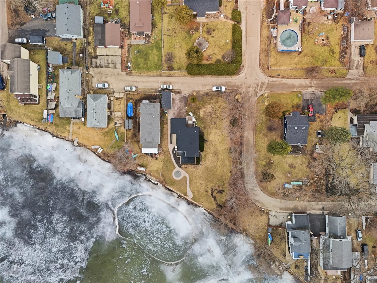 297 E Lakeview Avenue, Round Lake Beach, IL 60073