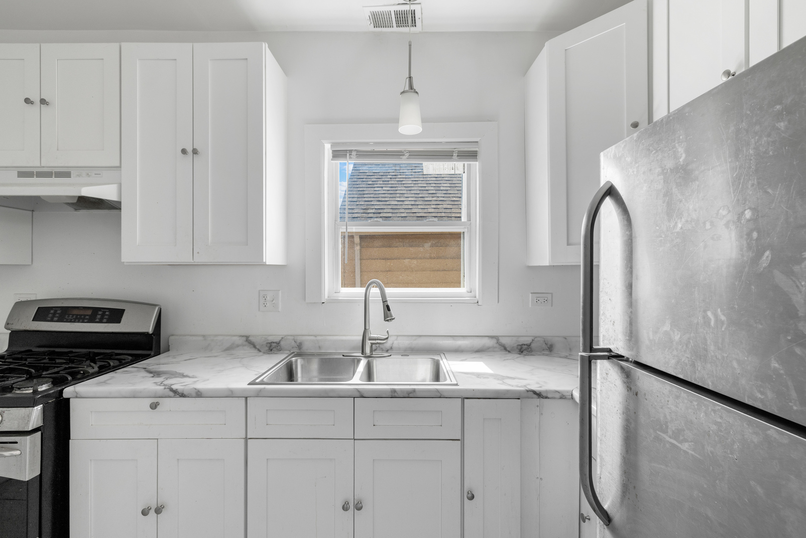 8841 S Muskegon Avenue, Chicago, IL 60617