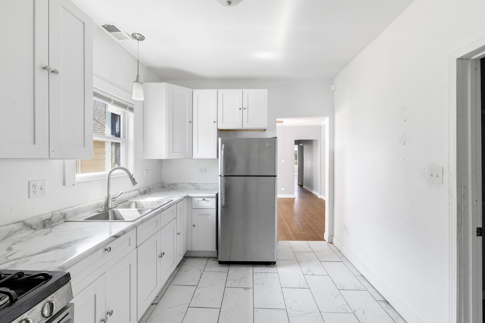 8841 S Muskegon Avenue, Chicago, IL 60617