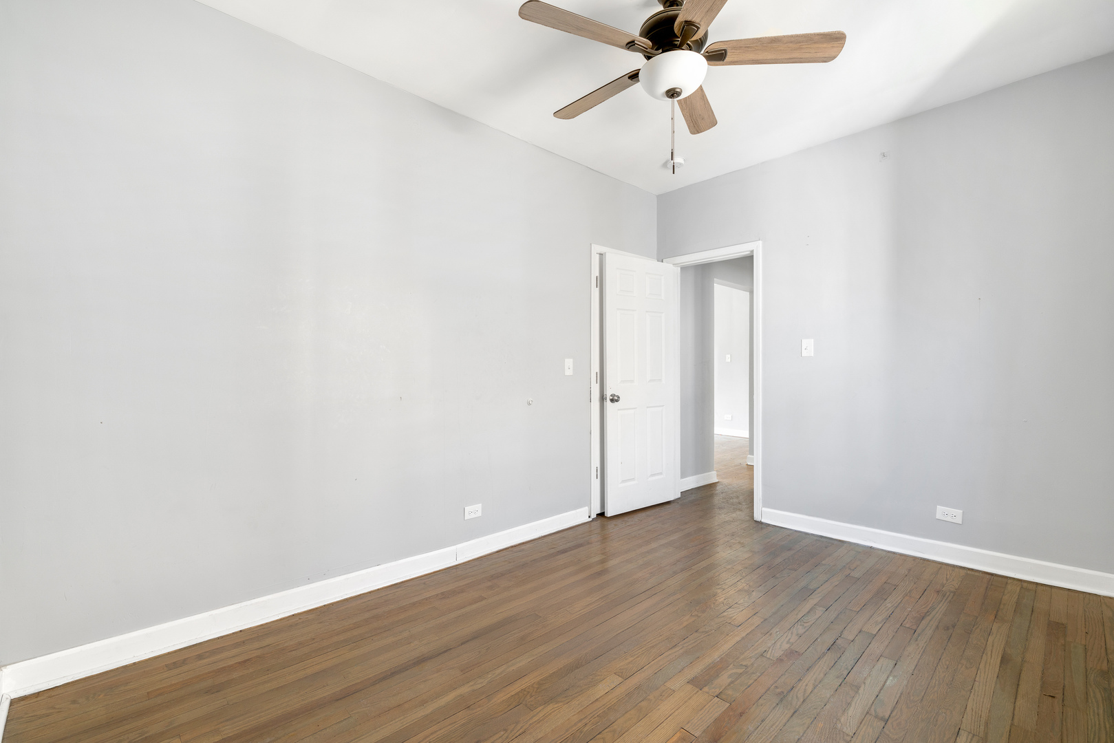 8841 S Muskegon Avenue, Chicago, IL 60617