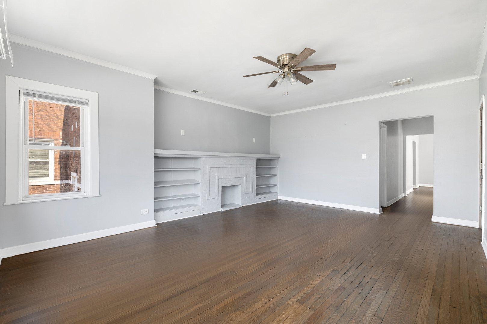 8841 S Muskegon Avenue, Chicago, IL 60617