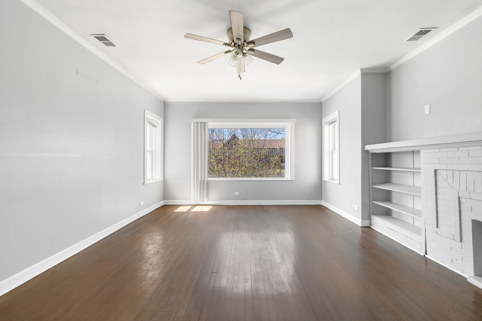 8841 S Muskegon Avenue, Chicago, IL 60617