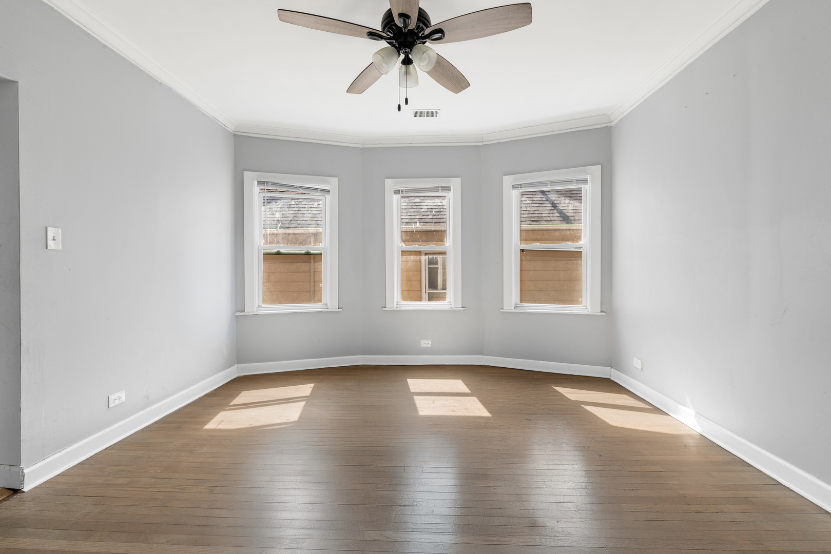 8841 S Muskegon Avenue, Chicago, IL 60617