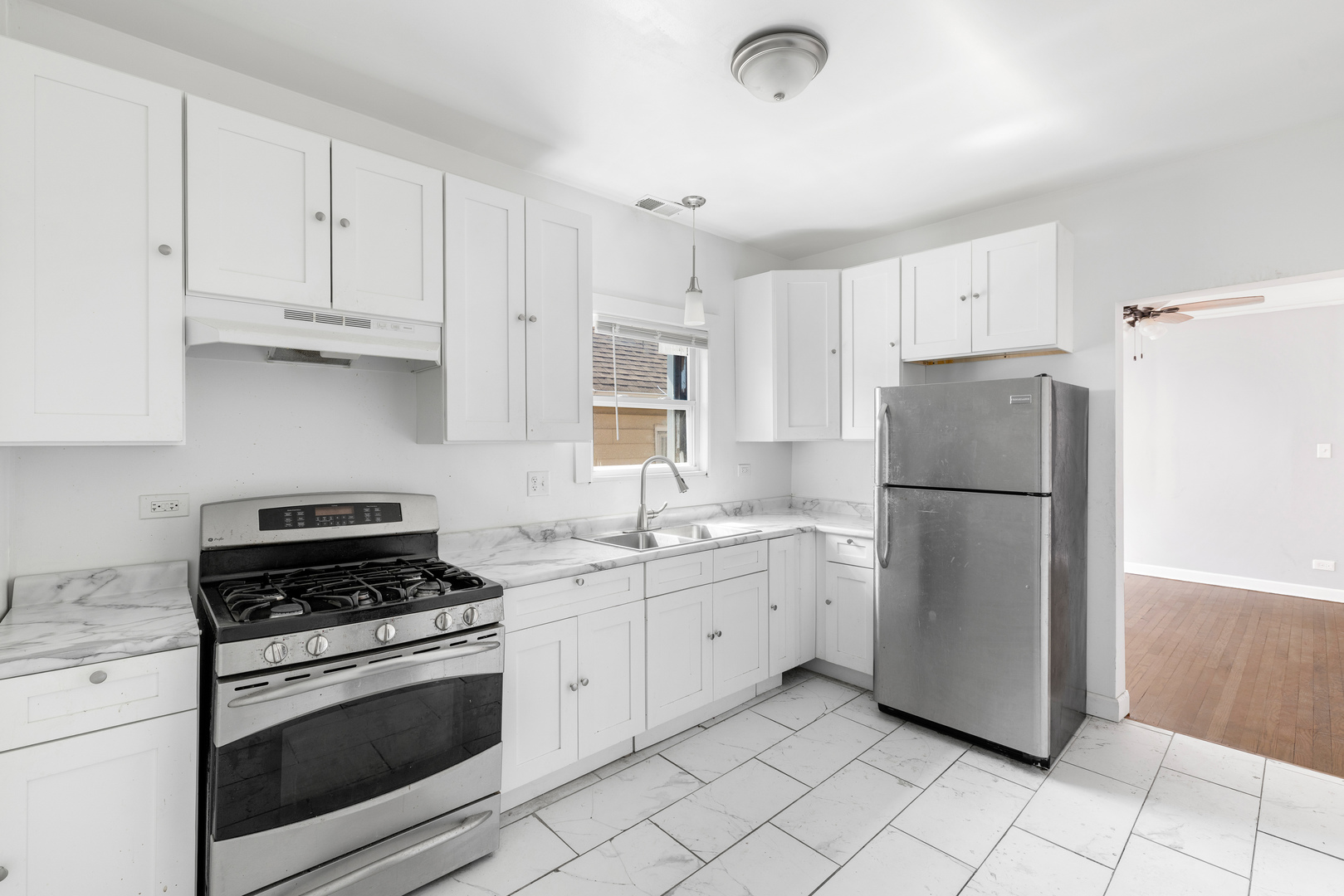 8841 S Muskegon Avenue, Chicago, IL 60617