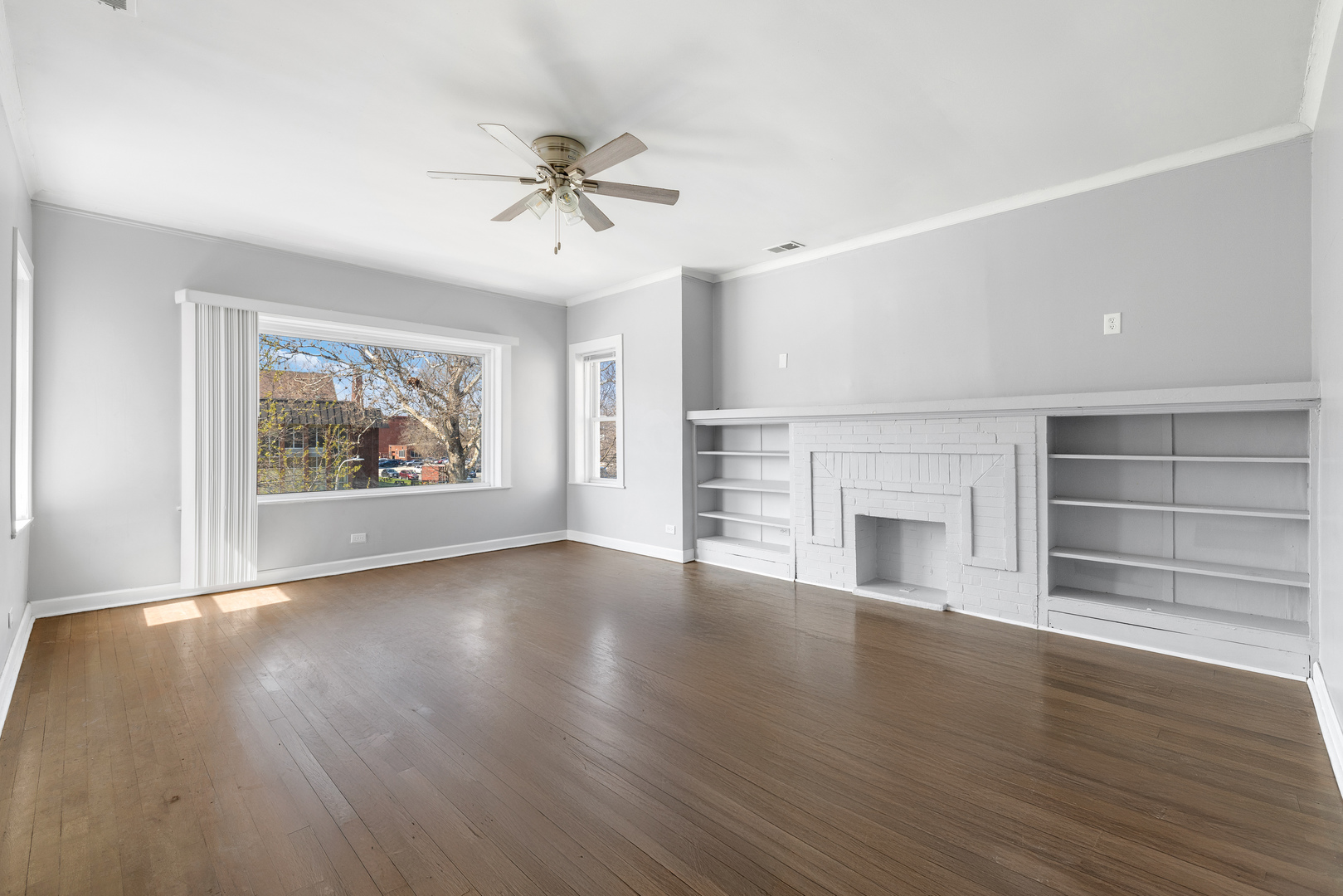 8841 S Muskegon Avenue, Chicago, IL 60617