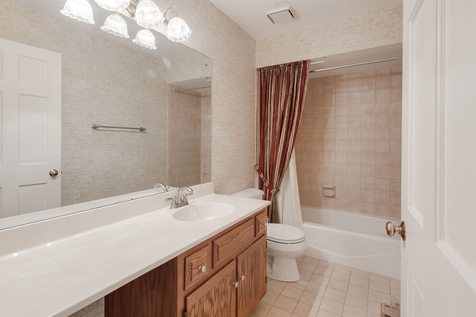 2104 Foxfield Road, St. Charles, IL 60174