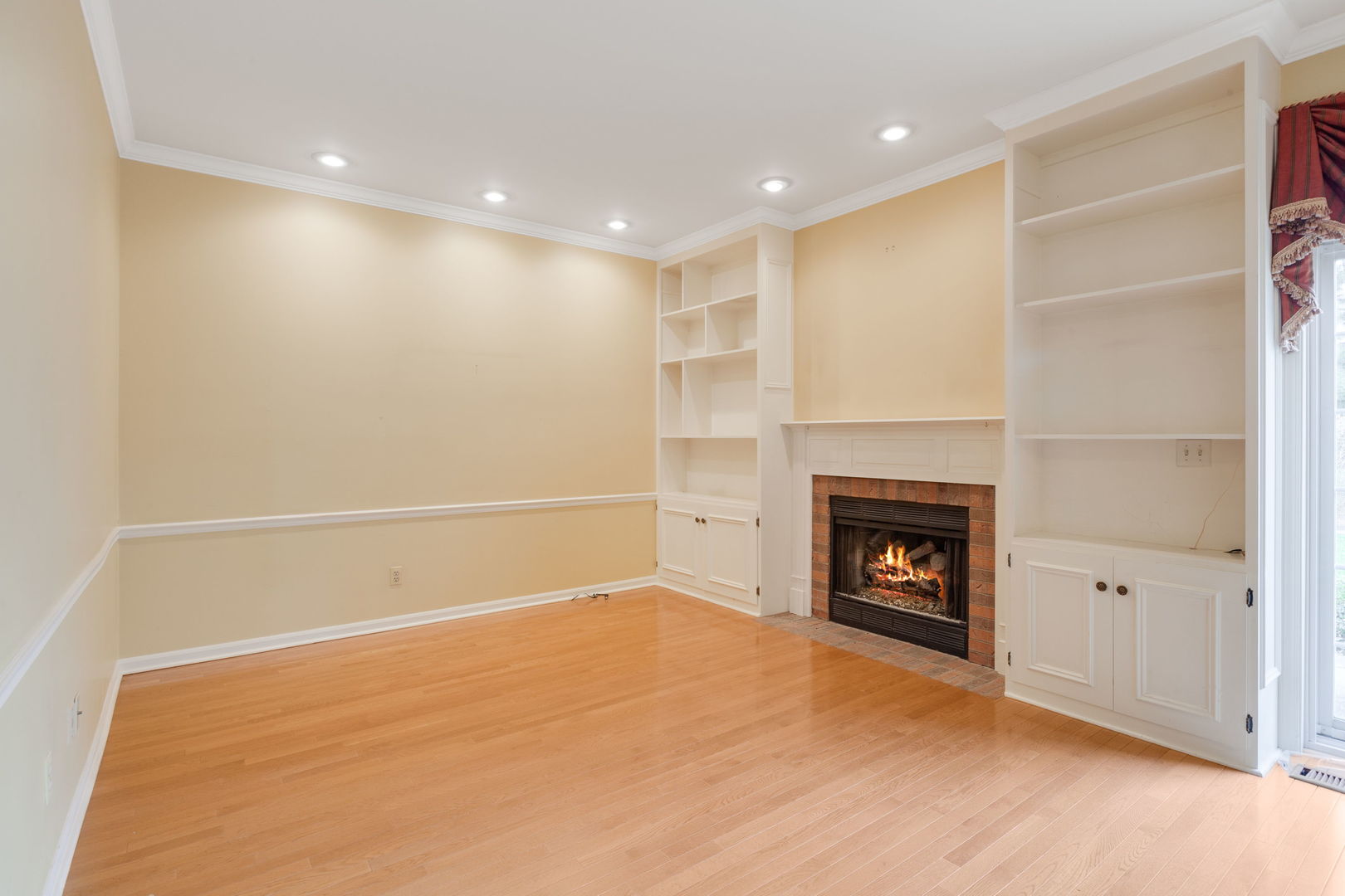 2104 Foxfield Road, St. Charles, IL 60174