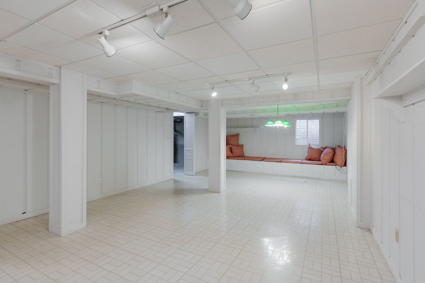 2104 Foxfield Road, St. Charles, IL 60174