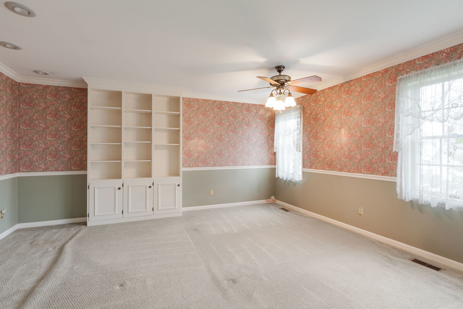 2104 Foxfield Road, St. Charles, IL 60174