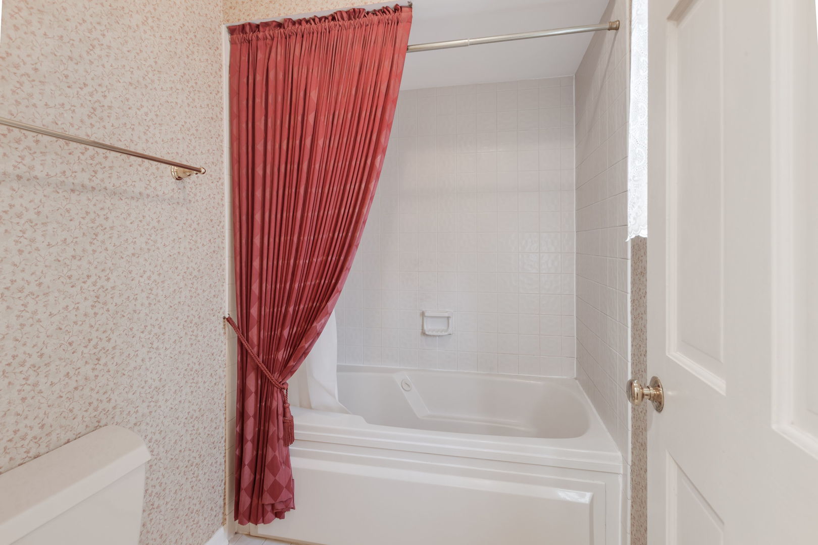 2104 Foxfield Road, St. Charles, IL 60174