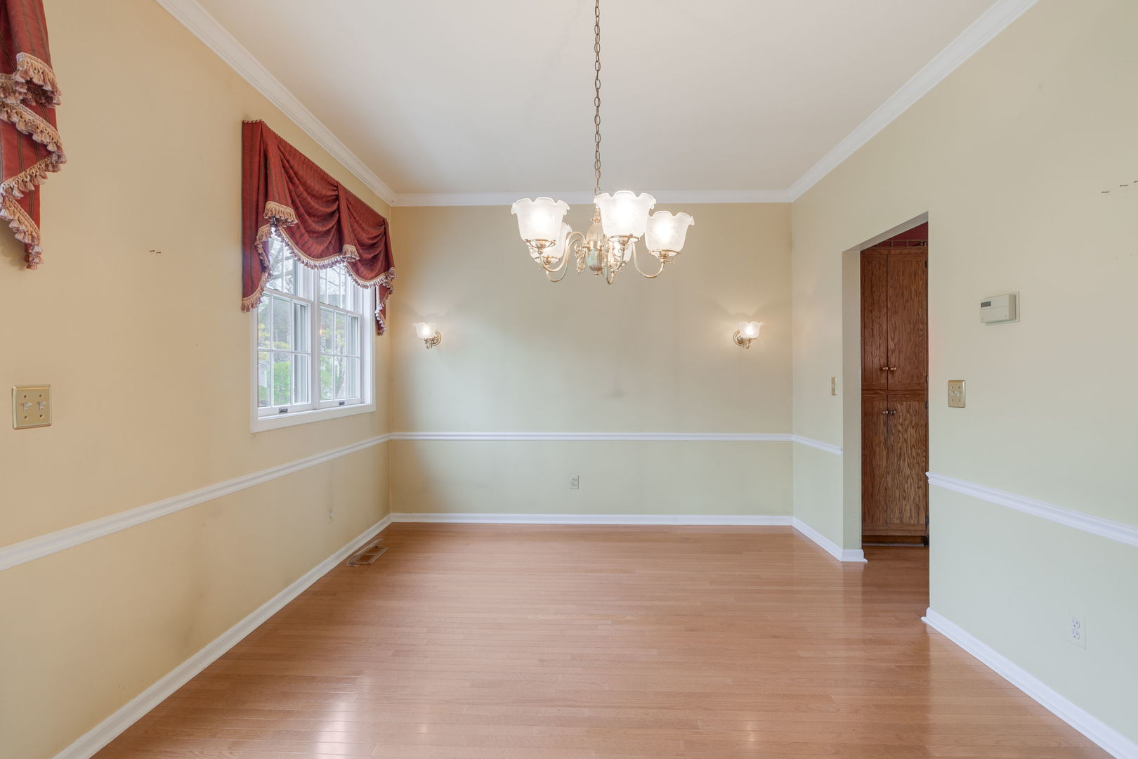 2104 Foxfield Road, St. Charles, IL 60174