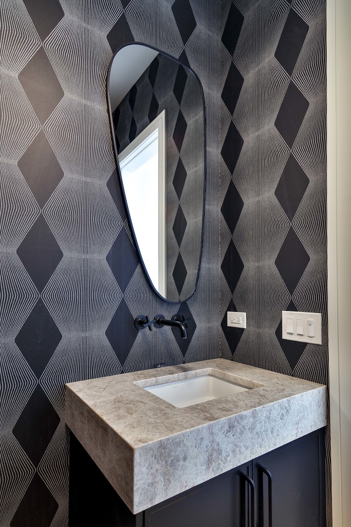 539 Kensington Court, Hinsdale, IL 60521