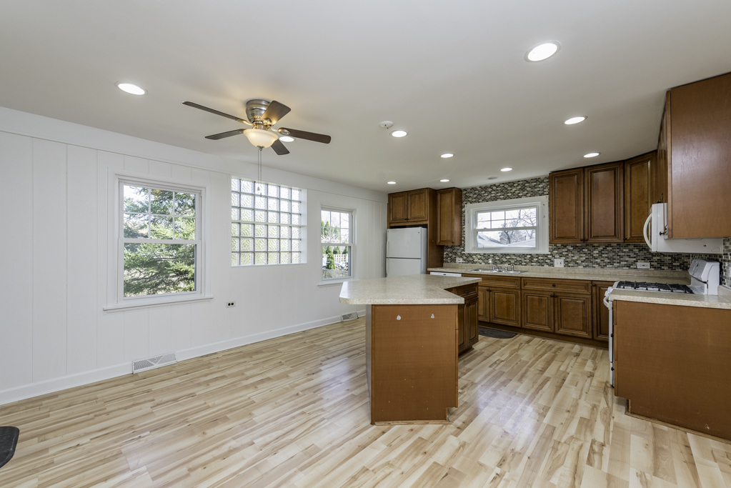 33771 N 2nd Street, Grayslake, IL 60030