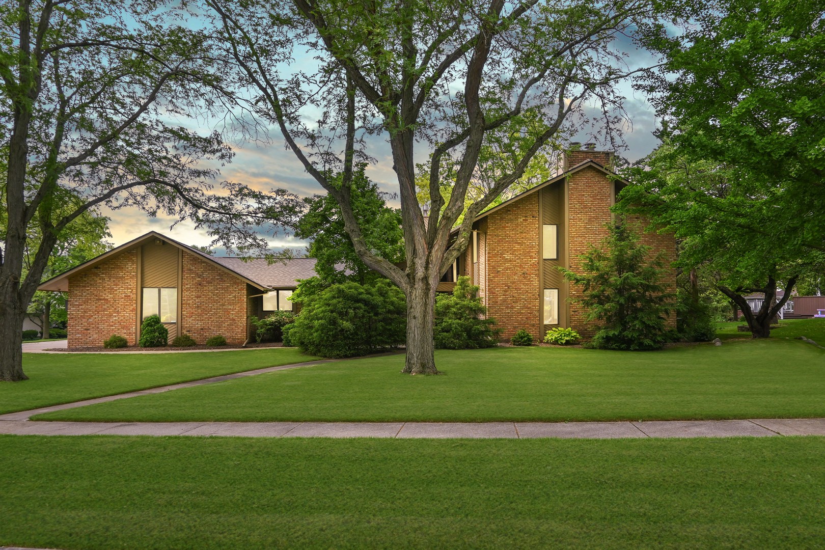 37 Pendleton Way, Bloomington, IL 61704