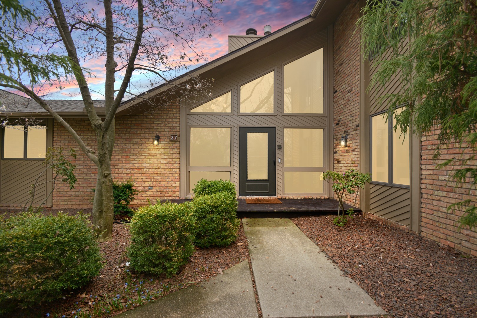 37 Pendleton Way, Bloomington, IL 61704